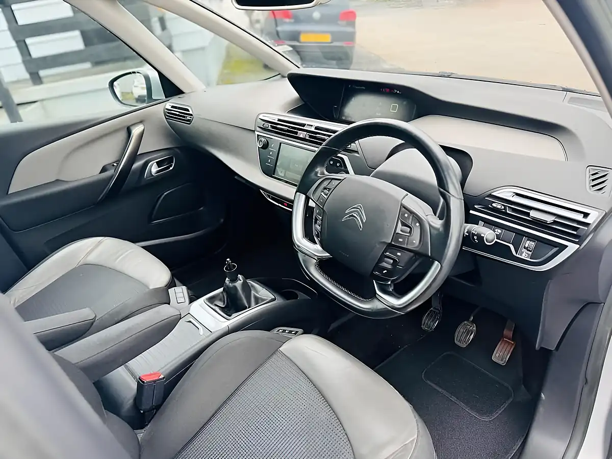 Used 2014 Citroen Grand C4 Picasso Exclusive+ Silver - Interior and Exterior details 14