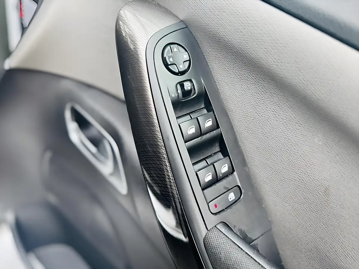 Used 2014 Citroen Grand C4 Picasso Exclusive+ Silver - Interior and Exterior details 18
