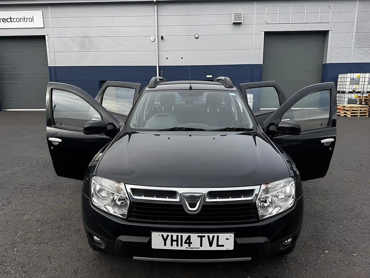 Used 2014 Dacia Duster Laureate Blue - Interior and Exterior details 10