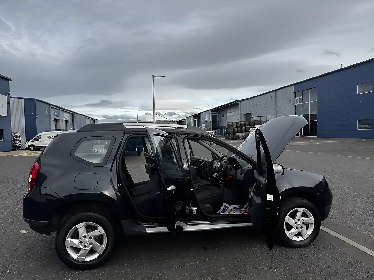 Used 2014 Dacia Duster Laureate Blue - Interior and Exterior details 11