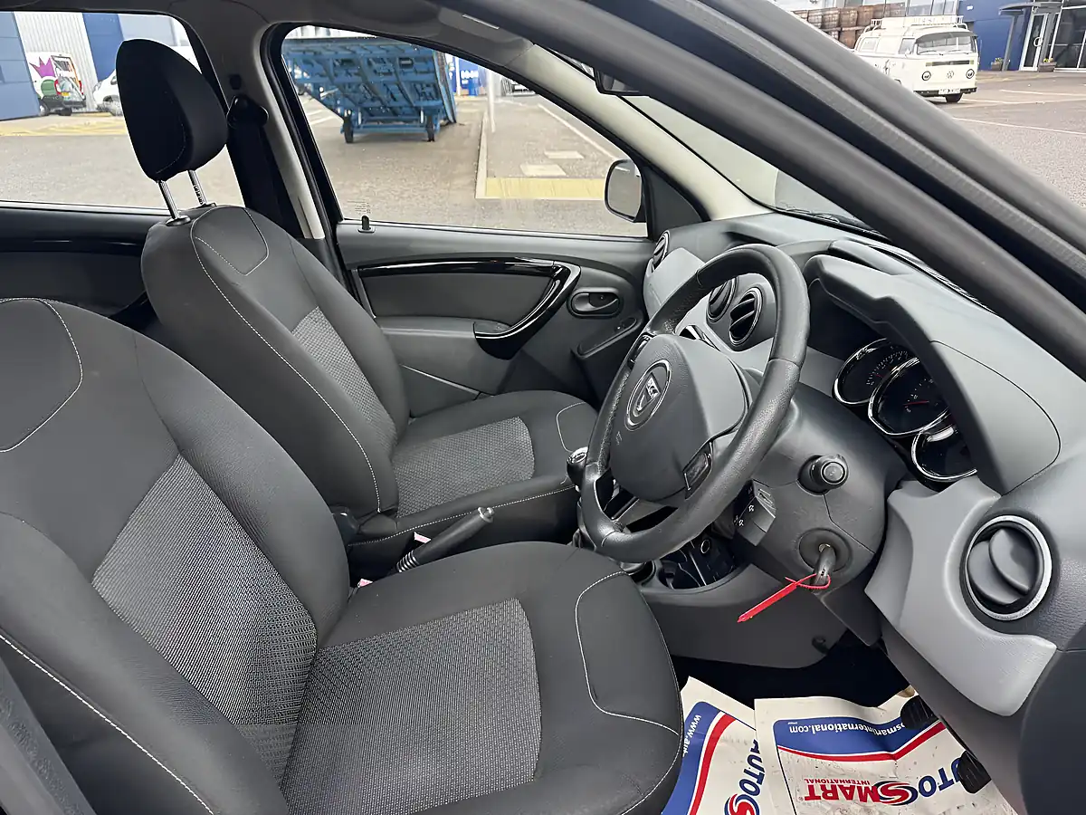 Used 2014 Dacia Duster Laureate Blue - Interior and Exterior details 12