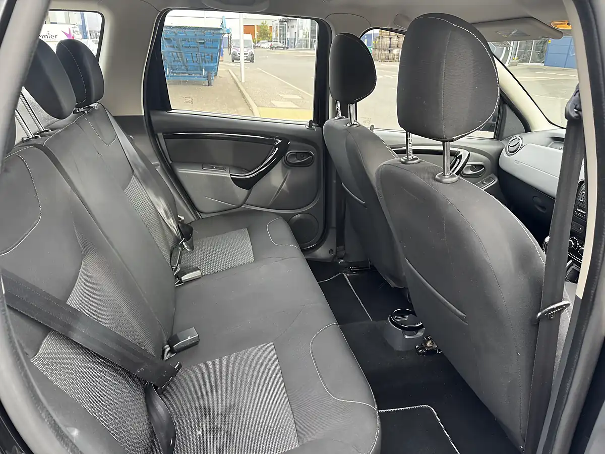 Used 2014 Dacia Duster Laureate Blue - Interior and Exterior details 13