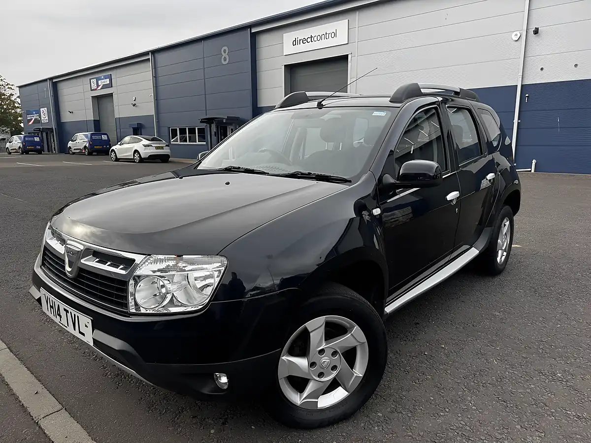 Used 2014 Dacia Duster Laureate Blue - Interior and Exterior details 3