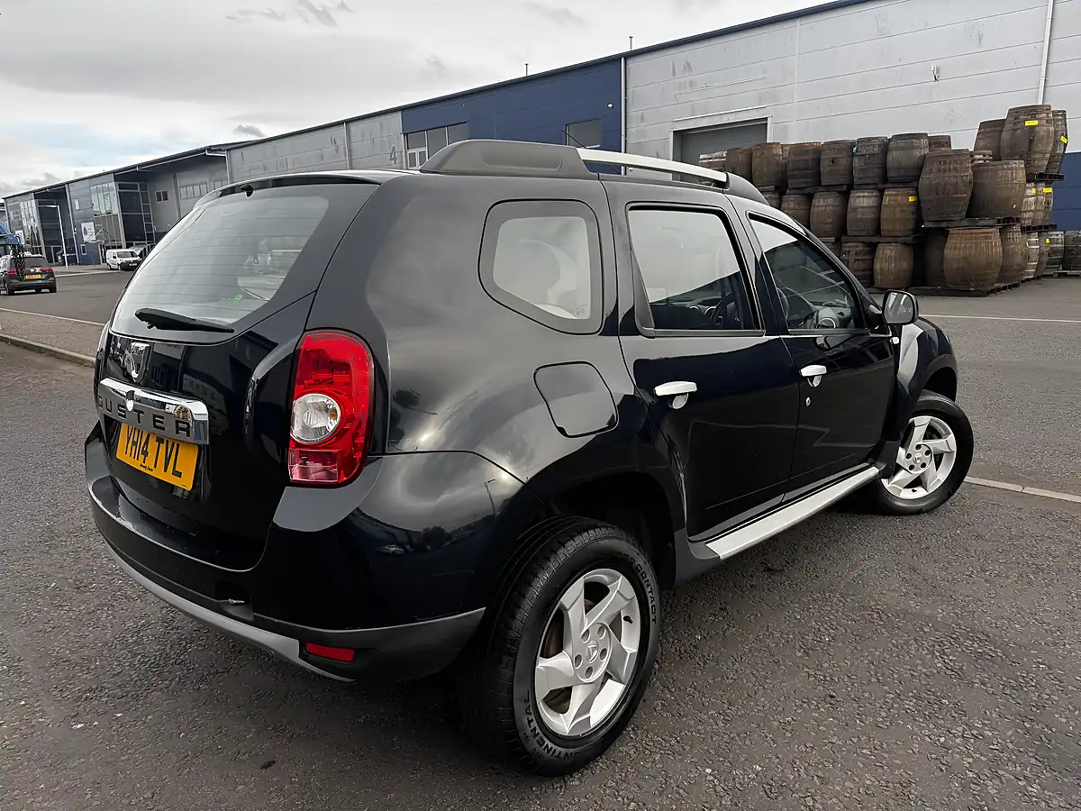 Used 2014 Dacia Duster Laureate Blue - Interior and Exterior details 4