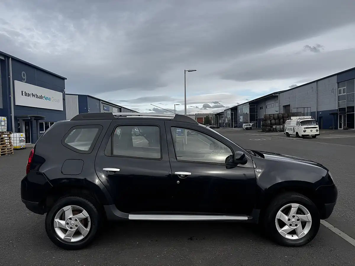 Used 2014 Dacia Duster Laureate Blue - Interior and Exterior details 6