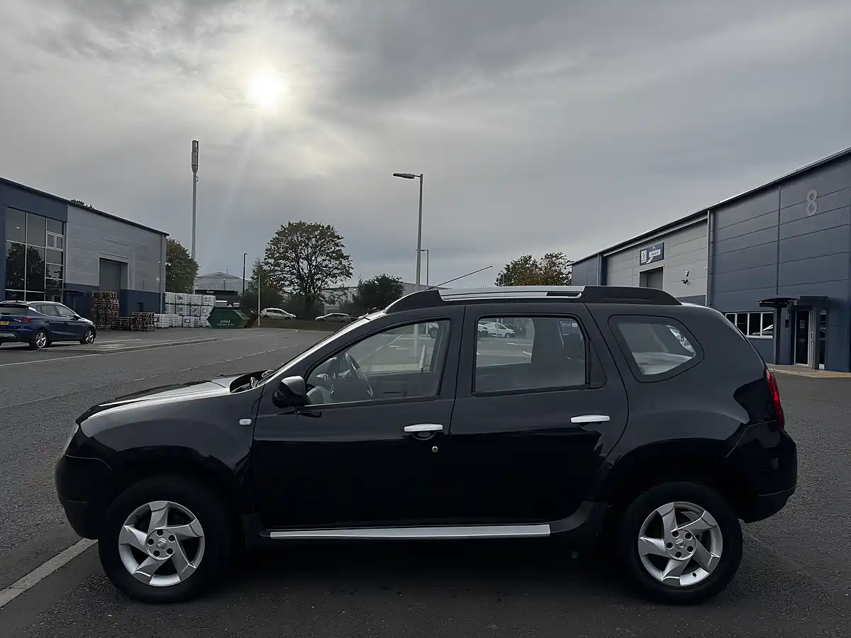Used 2014 Dacia Duster Laureate Blue - Interior and Exterior details 8