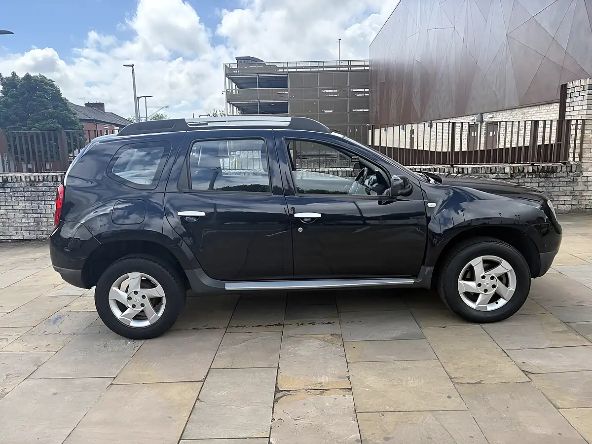 Used 2014 Dacia Duster Laureate Blue - Front View