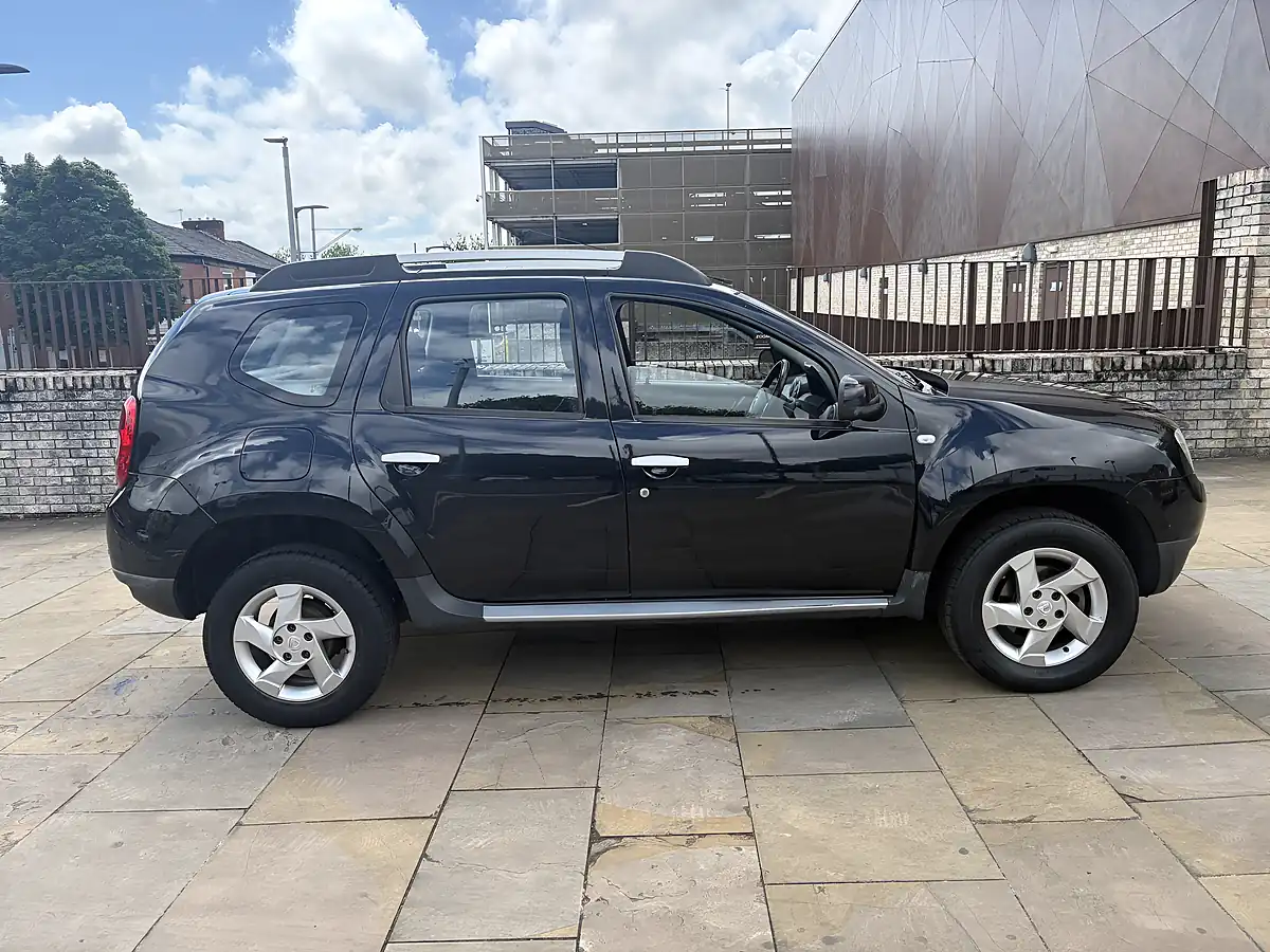Used 2014 Dacia Duster Laureate Blue - Interior and Exterior details 2