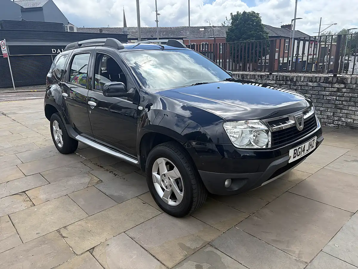 Used 2014 Dacia Duster Laureate Blue - Interior and Exterior details 5