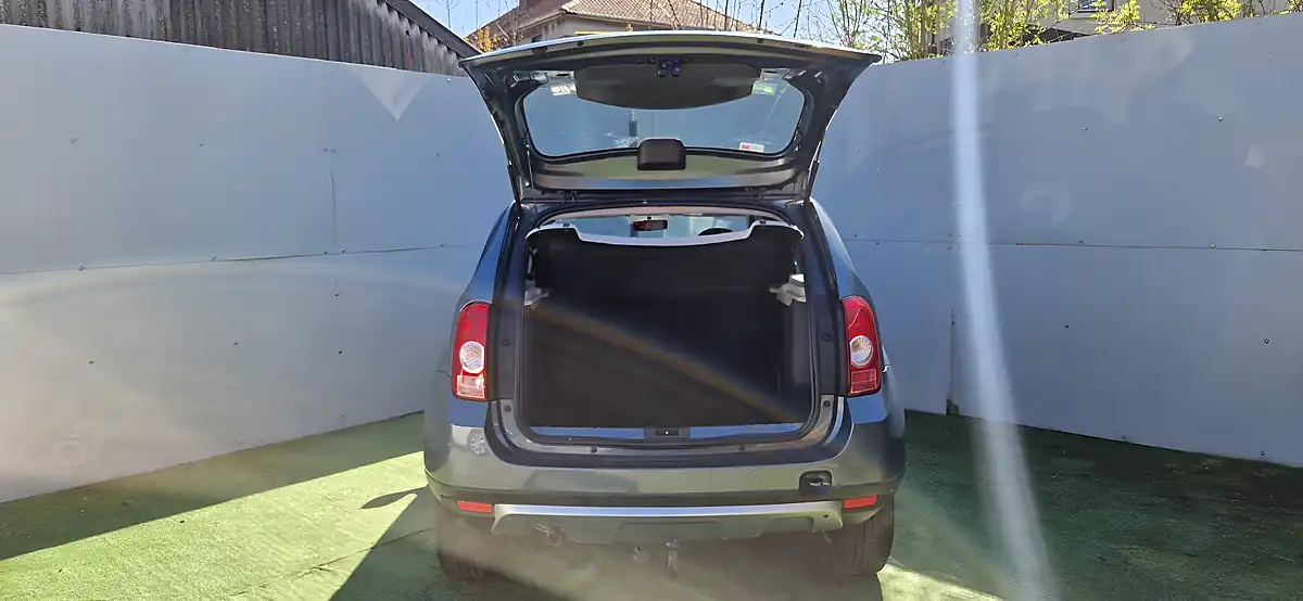Used 2014 Dacia Duster Laureate Grey - Interior and Exterior details 11