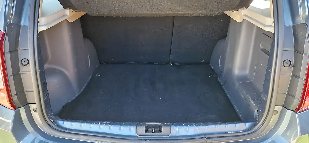 Used 2014 Dacia Duster Laureate Grey - Interior and Exterior details 12