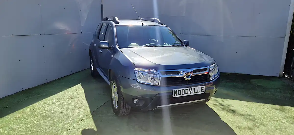 Used 2014 Dacia Duster Laureate Grey - Interior and Exterior details 3
