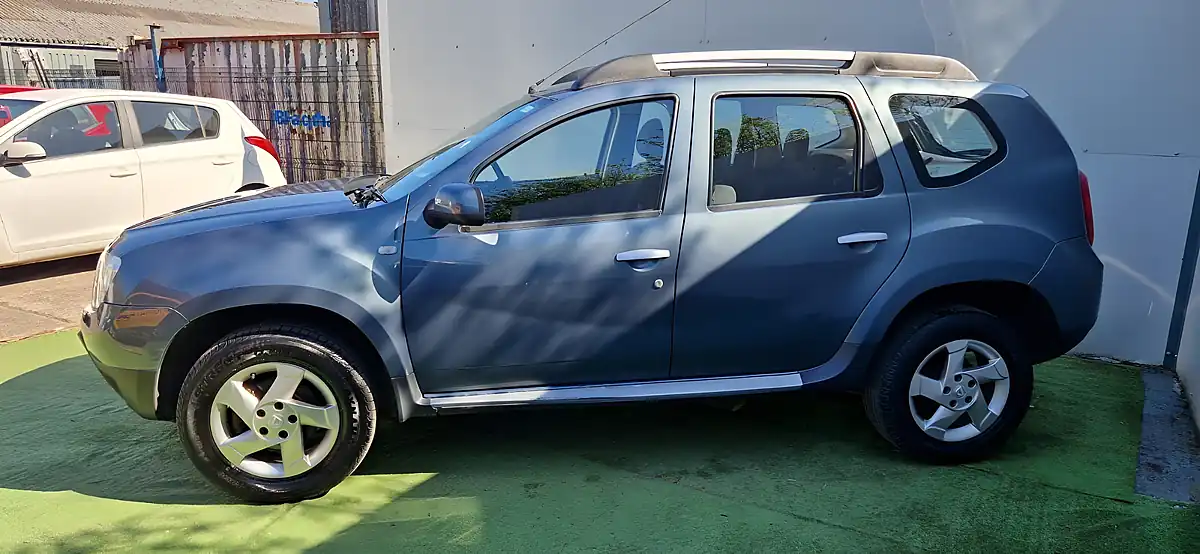 Used 2014 Dacia Duster Laureate Grey - Interior and Exterior details 4