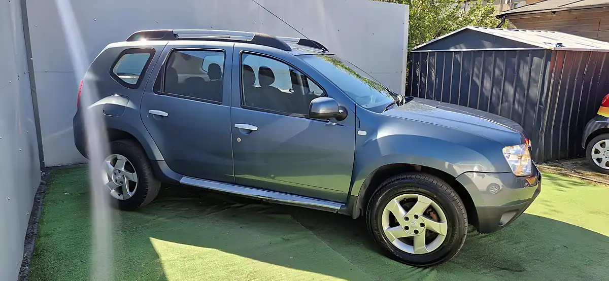 Used 2014 Dacia Duster Laureate Grey - Interior and Exterior details 6