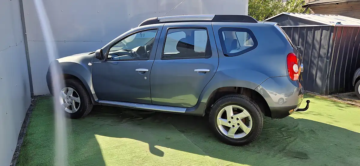 Used 2014 Dacia Duster Laureate Grey - Interior and Exterior details 7
