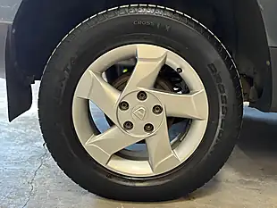 Used 2014 Dacia Duster Laureate Grey - Interior and Exterior details 10