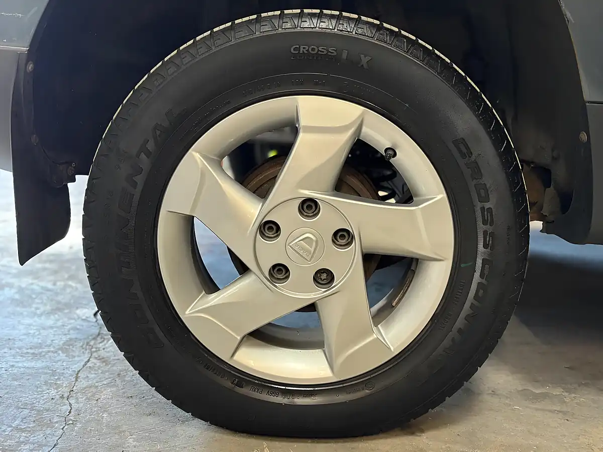 Used 2014 Dacia Duster Laureate Grey - Interior and Exterior details 10