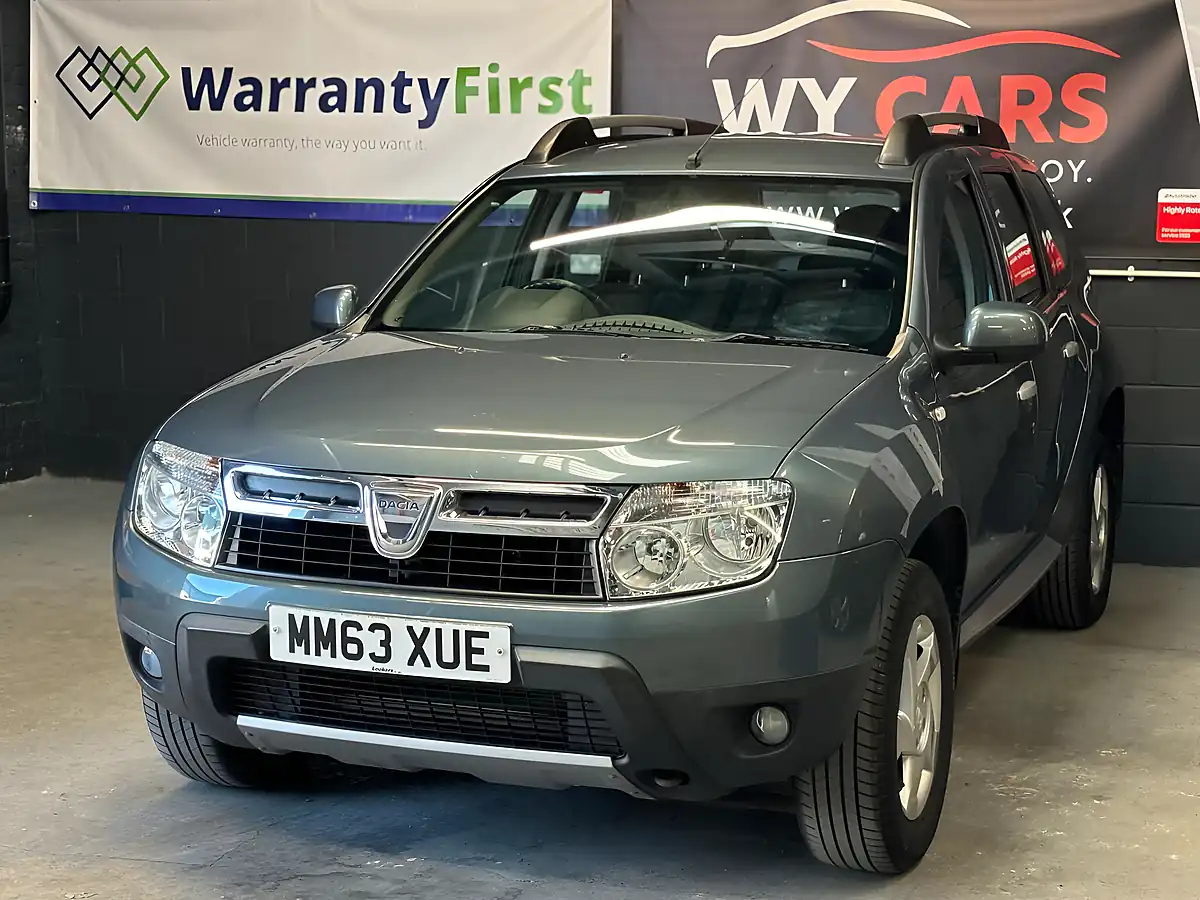 Used 2014 Dacia Duster Laureate Grey - Interior and Exterior details 3