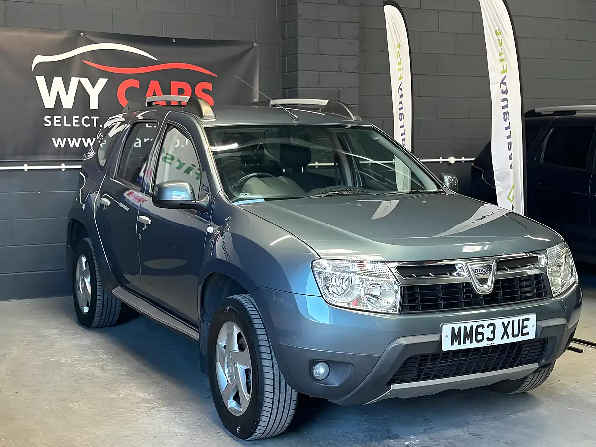 Used 2014 Dacia Duster Laureate Grey - Interior and Exterior details 4