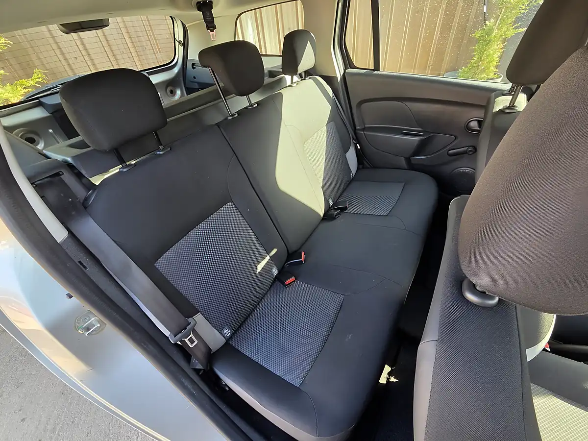 Used 2014 Dacia Logan Mcv Ambiance Silver - Interior and Exterior details 12