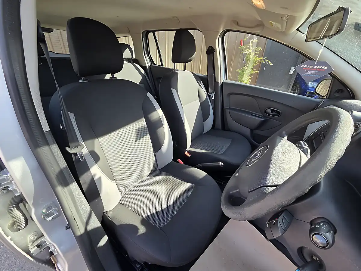 Used 2014 Dacia Logan Mcv Ambiance Silver - Interior and Exterior details 6
