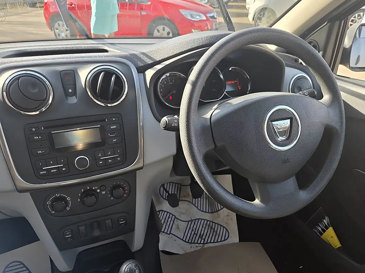 Used 2014 Dacia Logan Mcv Ambiance Silver - Interior and Exterior details 7