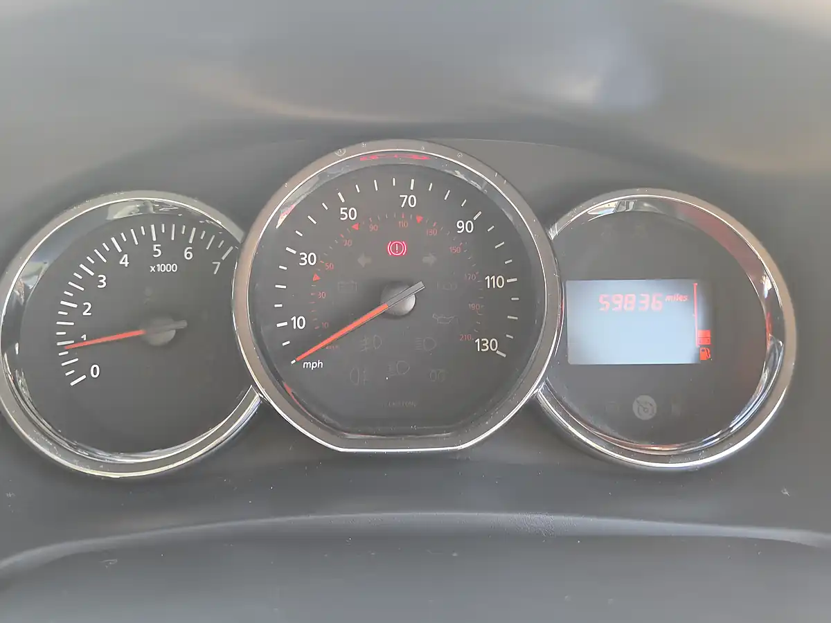 Used 2014 Dacia Logan Mcv Ambiance Silver - Interior and Exterior details 9