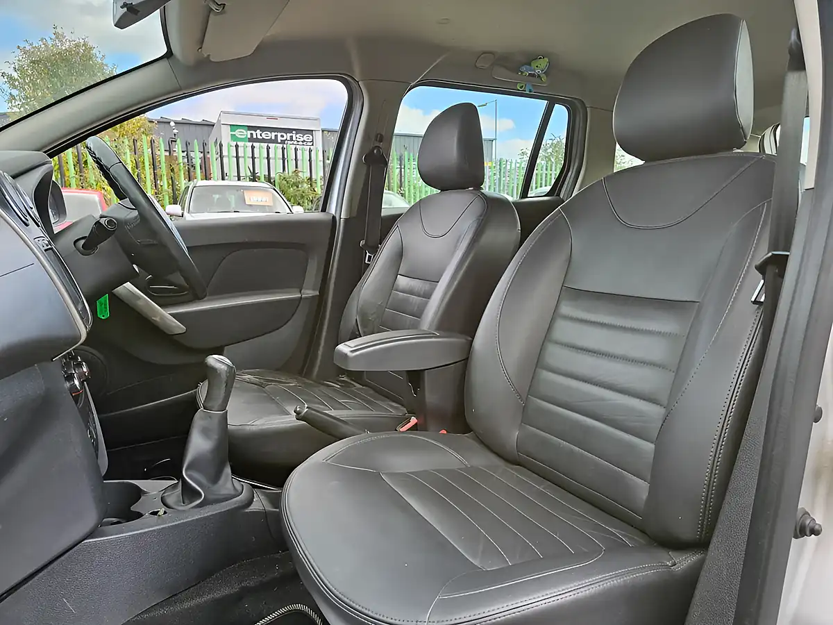 Used 2014 Dacia Logan Mcv Laureate Silver - Interior and Exterior details 14