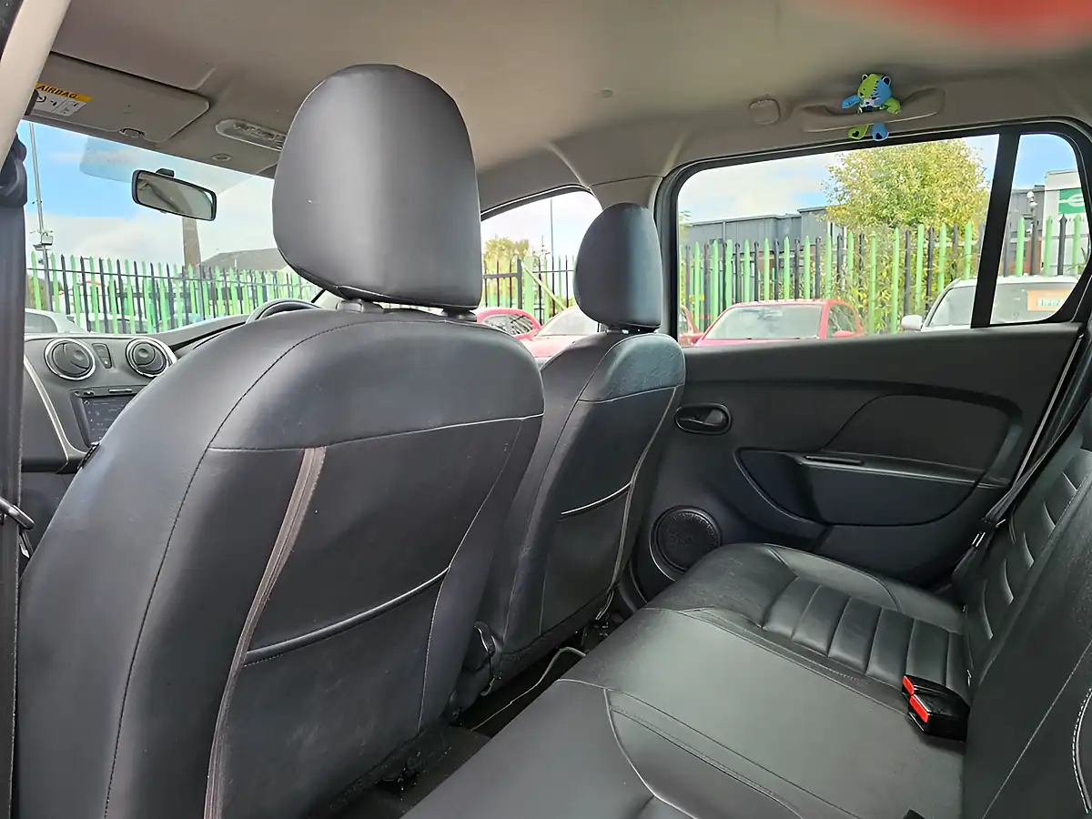 Used 2014 Dacia Logan Mcv Laureate Silver - Interior and Exterior details 15