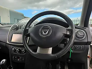 Used 2014 Dacia Logan Mcv Laureate Silver - Interior and Exterior details 17