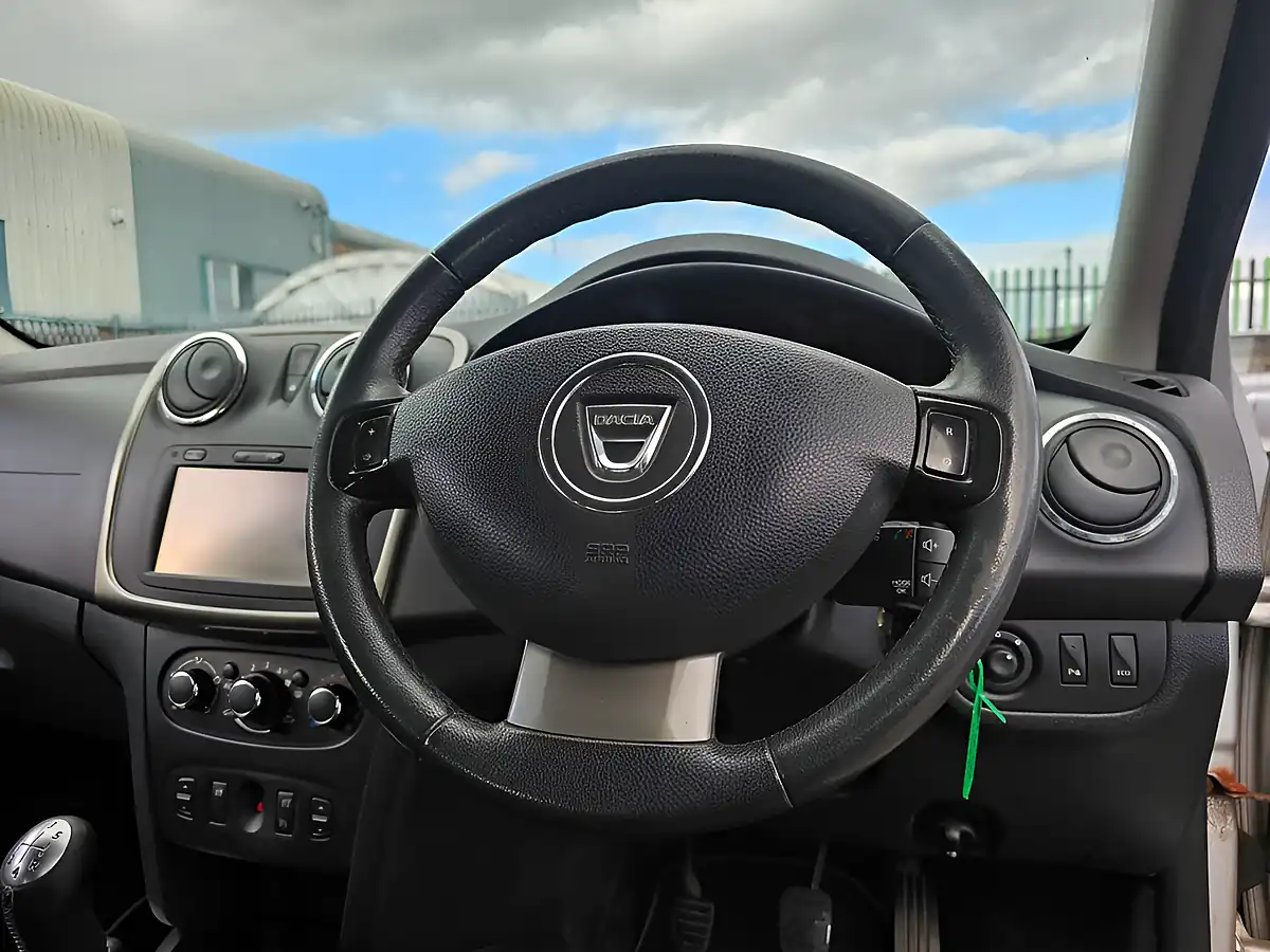 Used 2014 Dacia Logan Mcv Laureate Silver - Interior and Exterior details 17