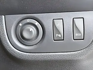 Used 2014 Dacia Logan Mcv Laureate Silver - Interior and Exterior details 18