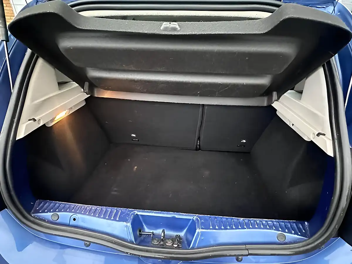 Used 2014 Dacia Sandero Ambiance Blue - Interior and Exterior details 12