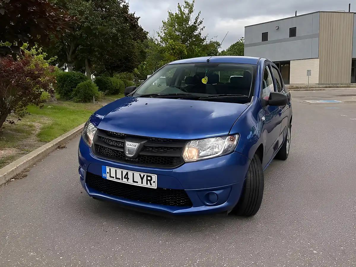 Used 2014 Dacia Sandero Ambiance Blue - Interior and Exterior details 4