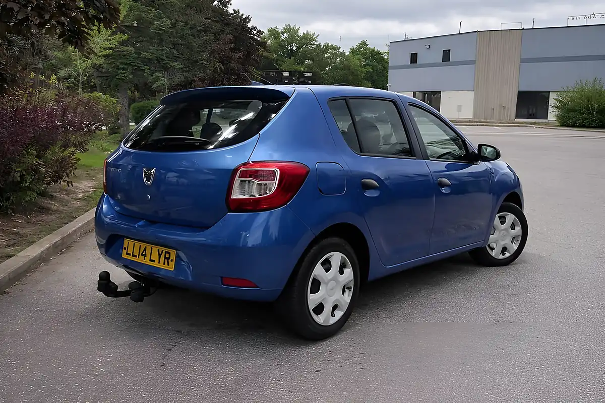 Used 2014 Dacia Sandero Ambiance Blue - Interior and Exterior details 6