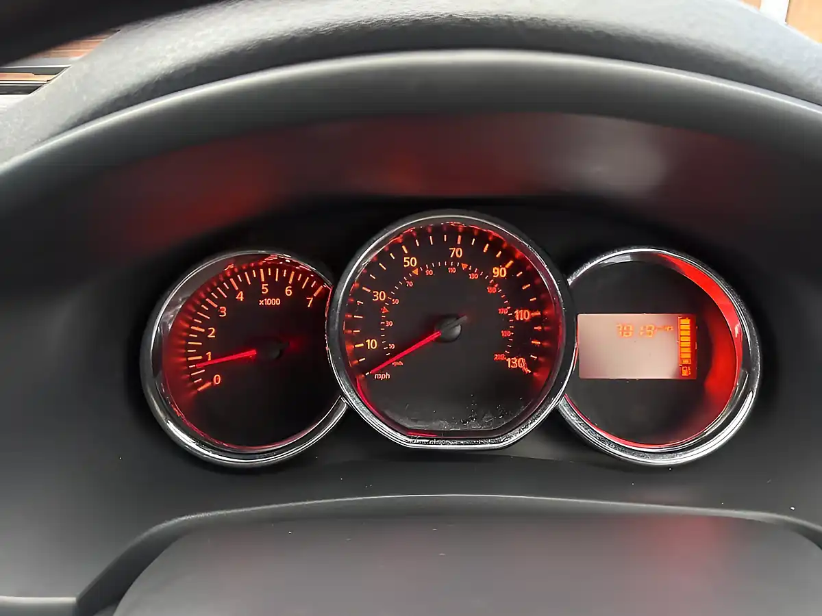 Used 2014 Dacia Sandero Ambiance Blue - Interior and Exterior details 9