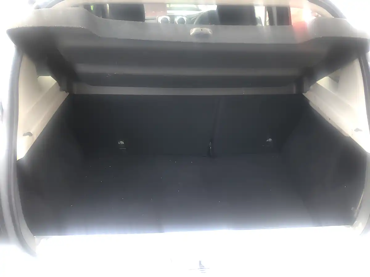 Used 2014 Dacia Sandero Ambiance Silver - Interior and Exterior details 11