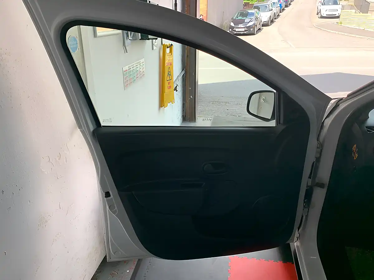 Used 2014 Dacia Sandero Ambiance White - Interior and Exterior details 13