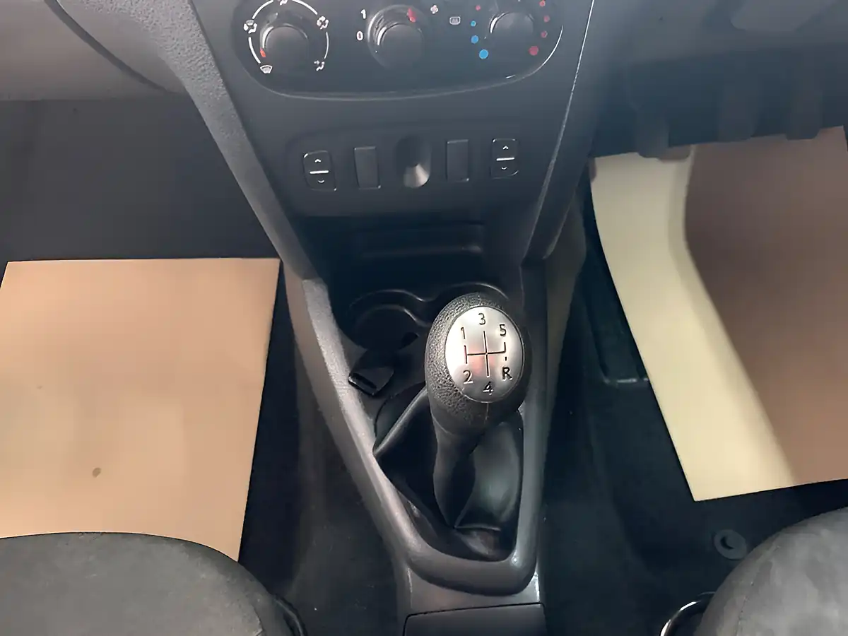 Used 2014 Dacia Sandero Ambiance White - Interior and Exterior details 16