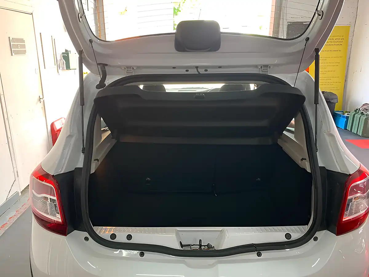 Used 2014 Dacia Sandero Ambiance White - Interior and Exterior details 20