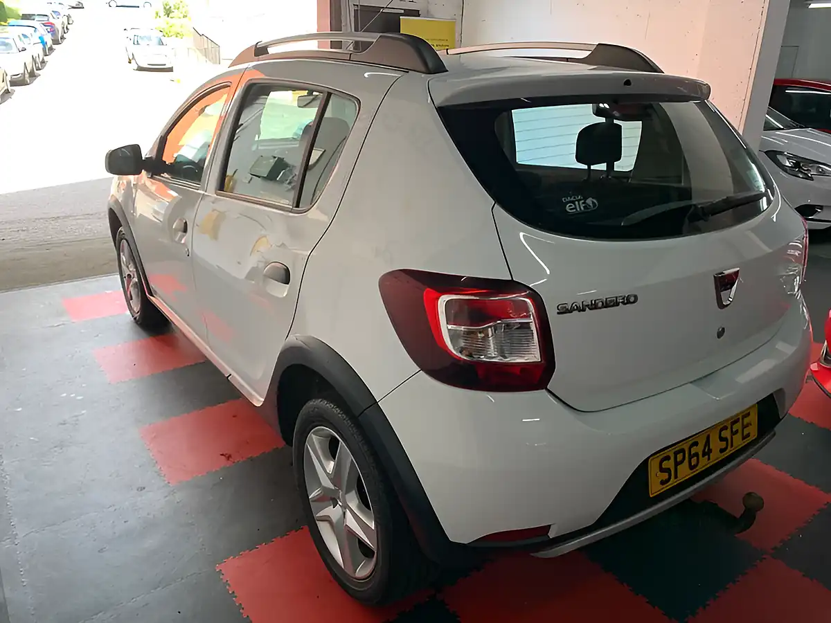 Used 2014 Dacia Sandero Ambiance White - Interior and Exterior details 4