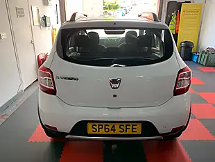 Used 2014 Dacia Sandero Ambiance White - Interior and Exterior details 5