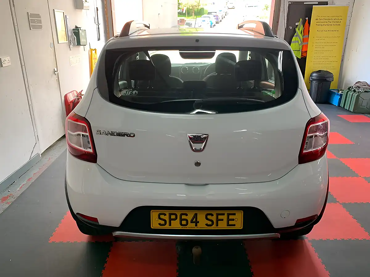 Used 2014 Dacia Sandero Ambiance White - Interior and Exterior details 5