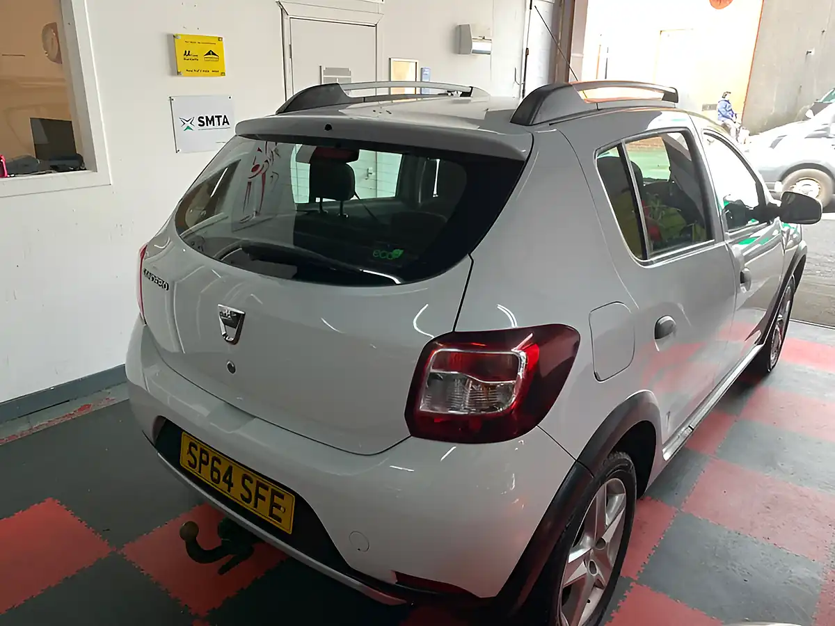 Used 2014 Dacia Sandero Ambiance White - Interior and Exterior details 6