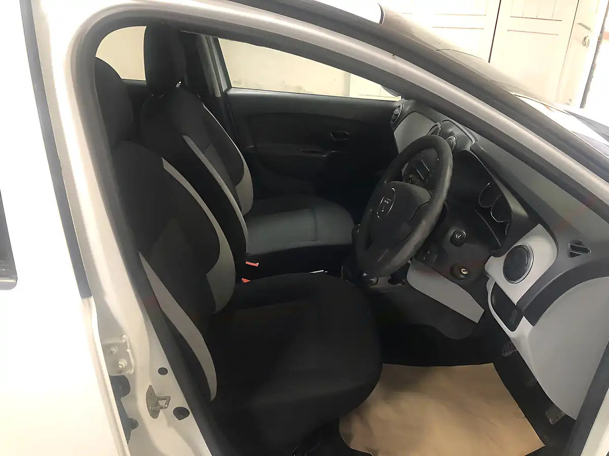 Used 2014 Dacia Sandero Ambiance White - Interior and Exterior details 10