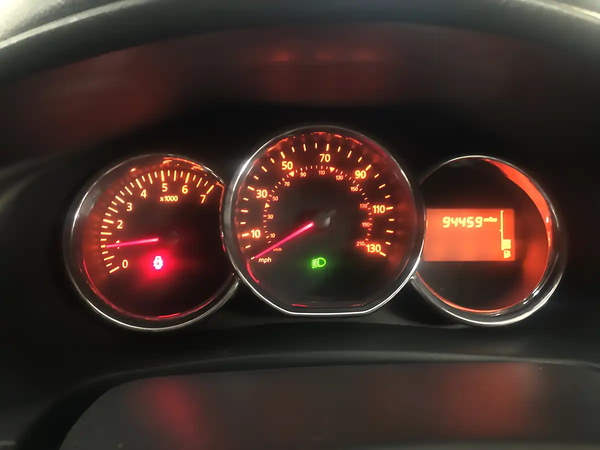Used 2014 Dacia Sandero Ambiance White - Interior and Exterior details 11