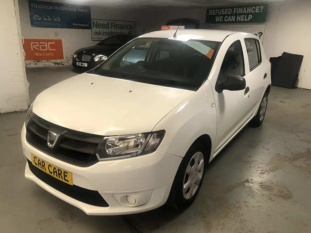 Used 2014 Dacia Sandero Ambiance White - Interior and Exterior details 4