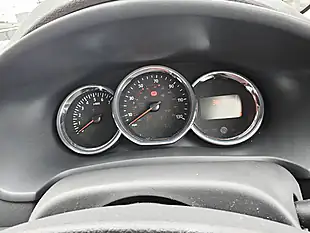Used 2014 Dacia Sandero Laureate Red - Interior and Exterior details 11