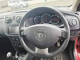 Used 2014 Dacia Sandero Laureate Red - Interior and Exterior details 12