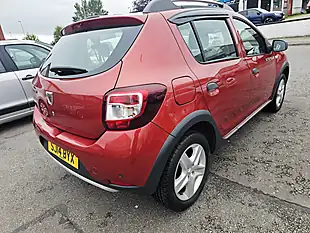 Used 2014 Dacia Sandero Laureate Red - Interior and Exterior details 4